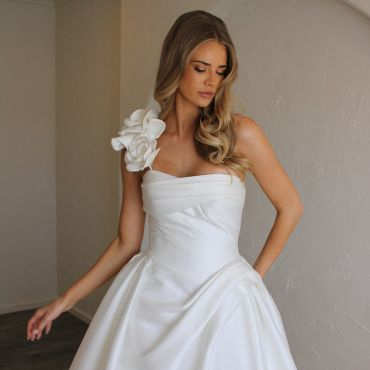 Glamour in Every Stitch: PEN·LIV Wedding Dresses That Wow