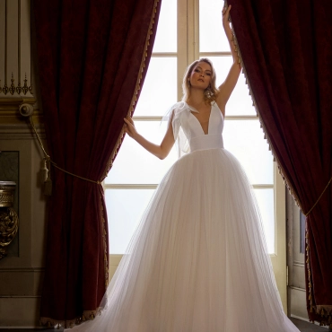 Regal Romance in PEN·LIV